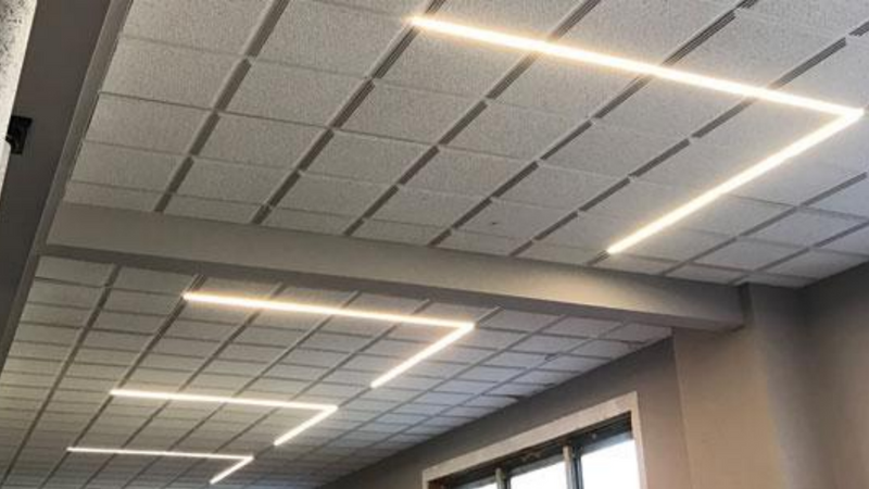 4FT LED Linear Fixture, 2300 Lumen Max, Wattage and CCT Selectable, 120-277V